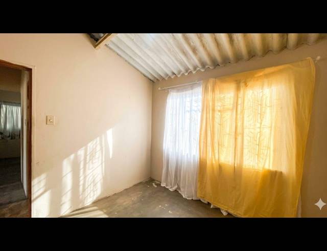 2 BEDROOM HOUSE FOR SALE IN SEBOKENG ZONE 12